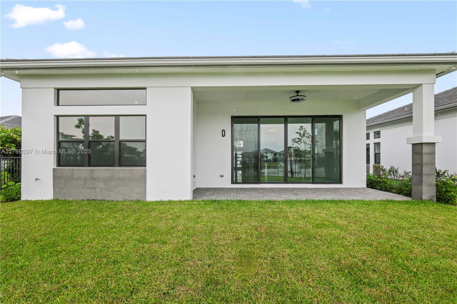 AVENIR POD - Residential Lease