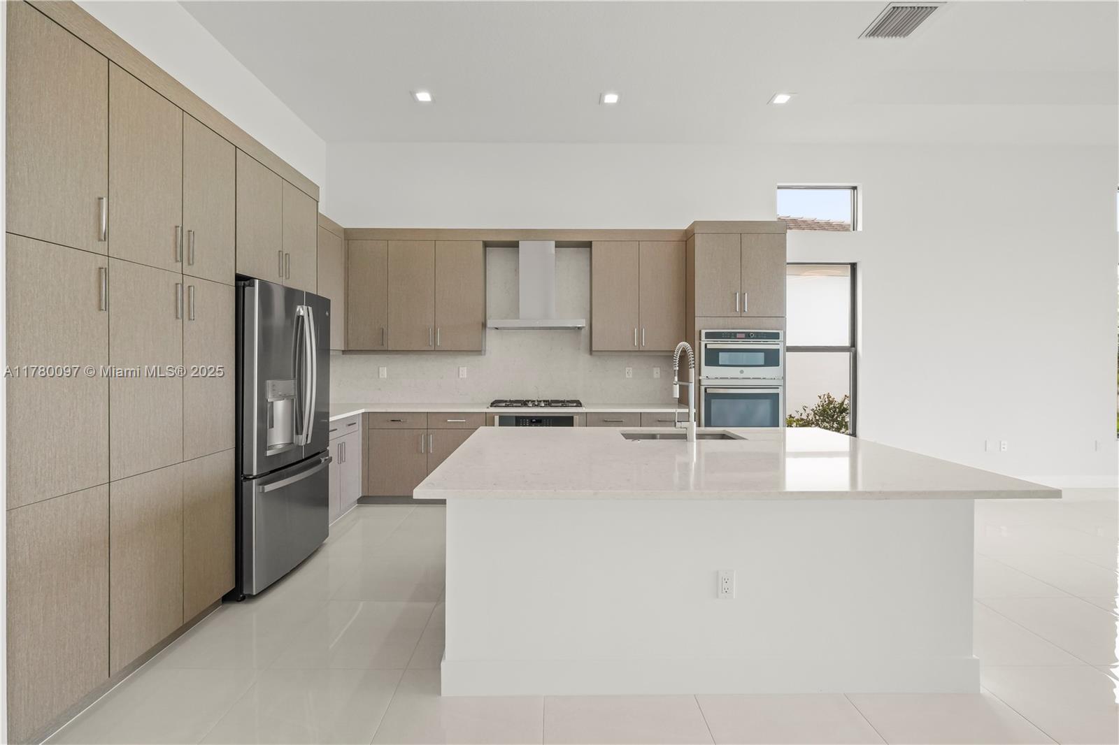 AVENIR POD - Residential Lease