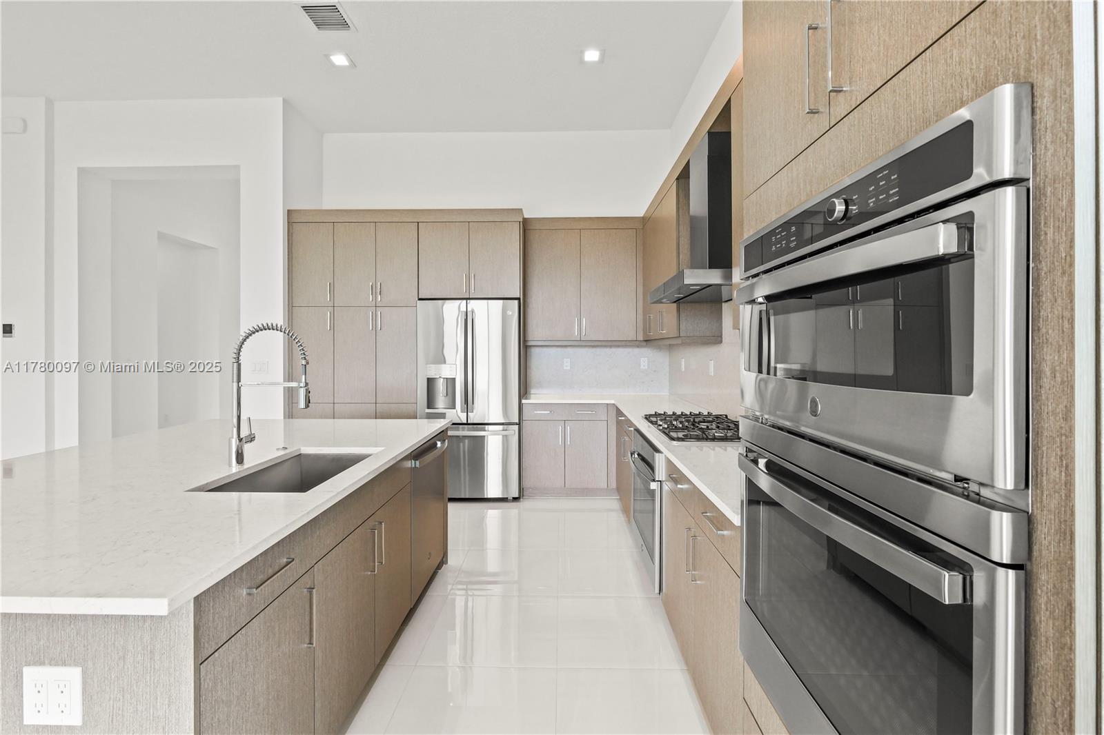 AVENIR POD - Residential Lease