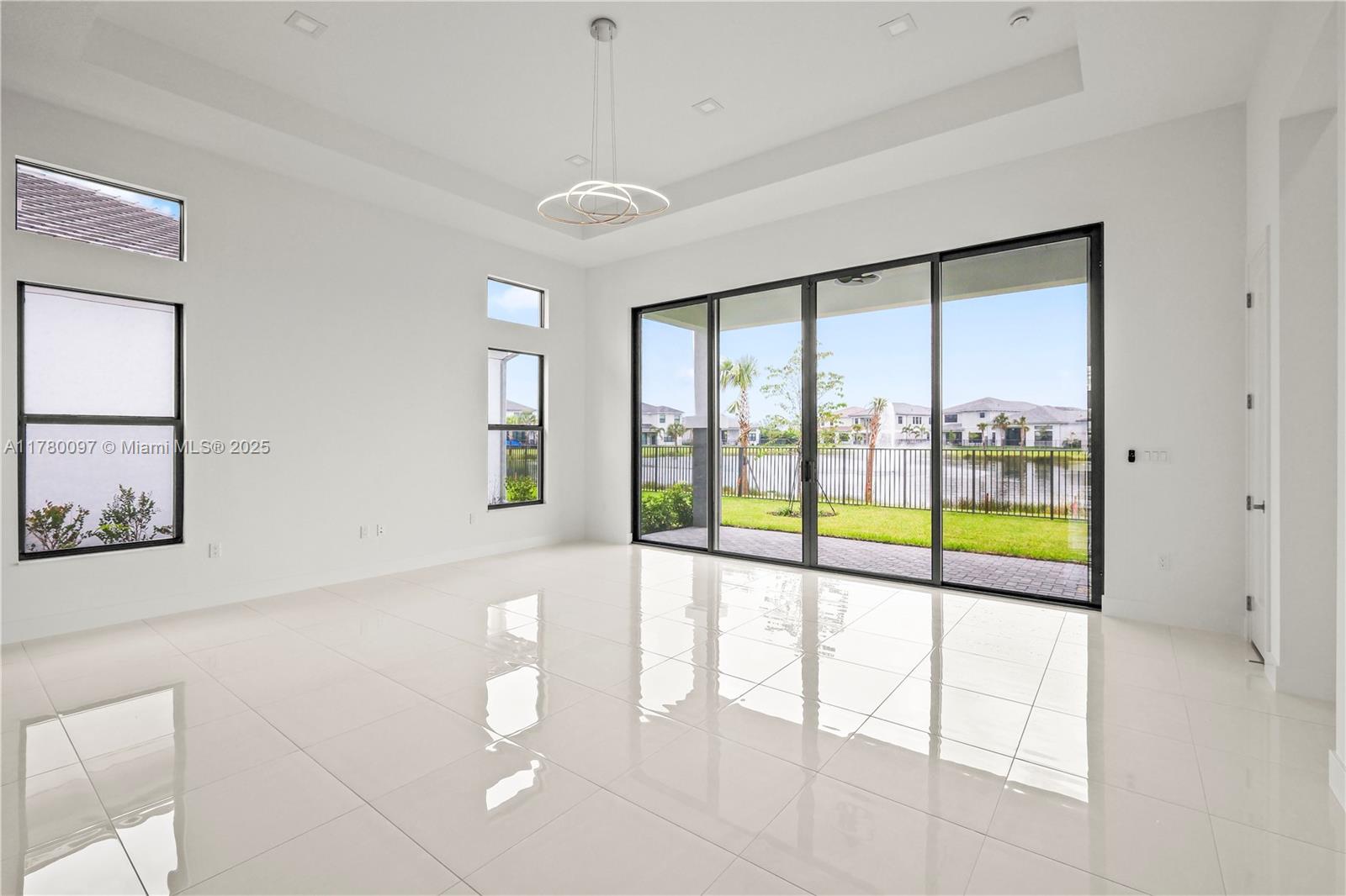 AVENIR POD - Residential Lease