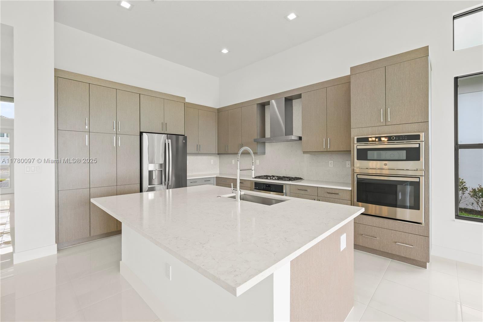 AVENIR POD - Residential Lease