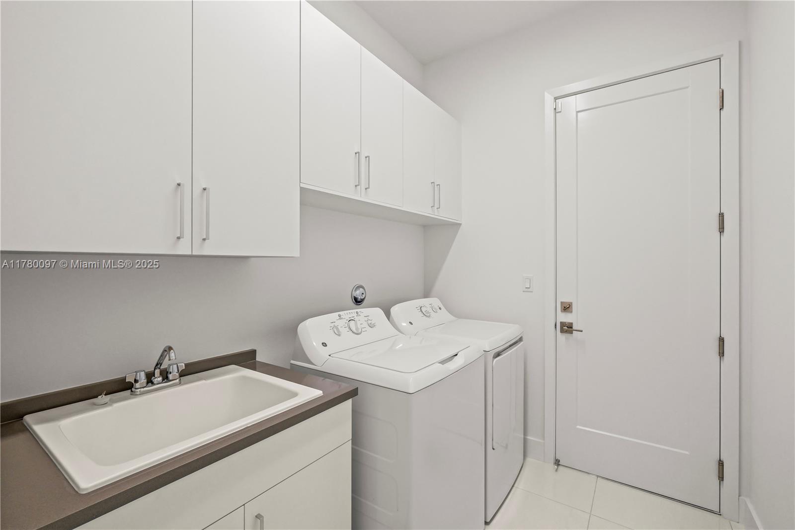 AVENIR POD - Residential Lease