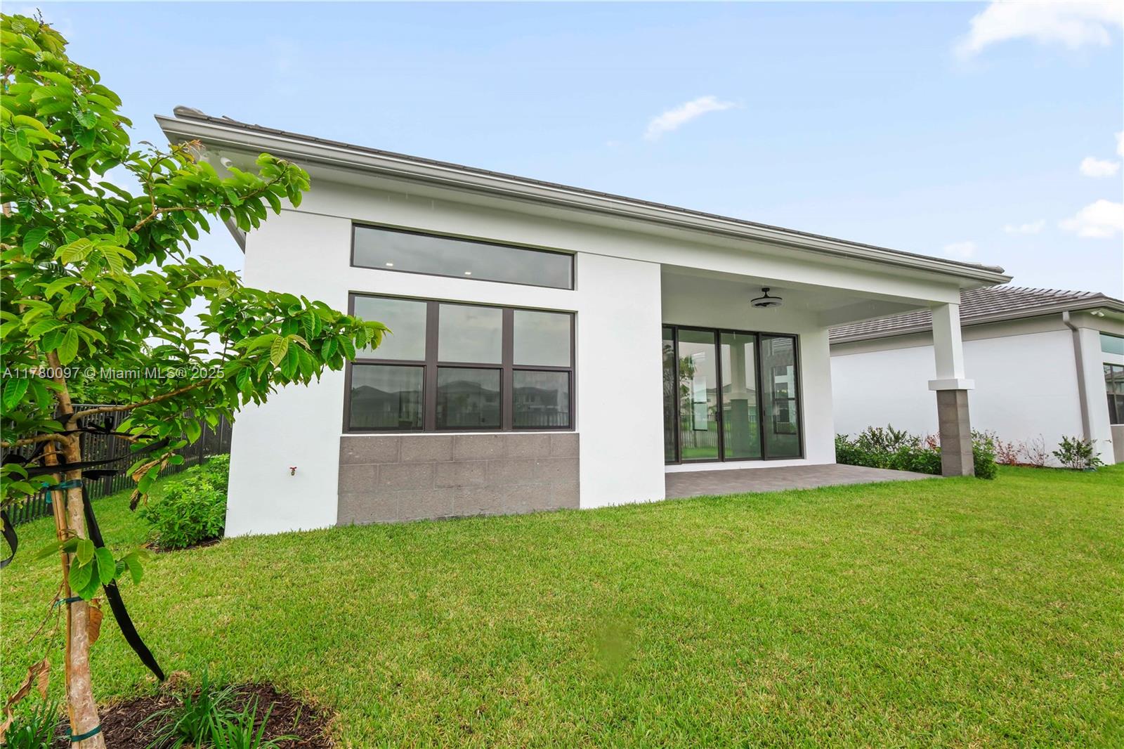 AVENIR POD - Residential Lease