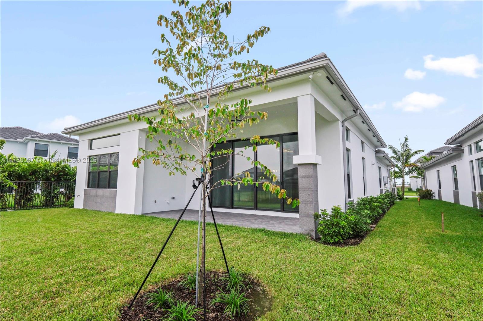 AVENIR POD - Residential Lease