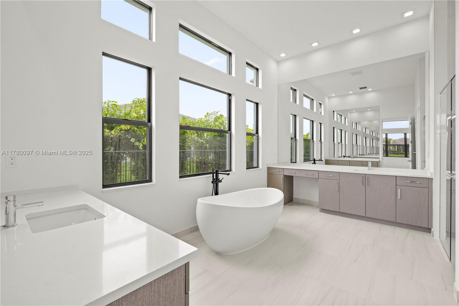 AVENIR POD - Residential Lease