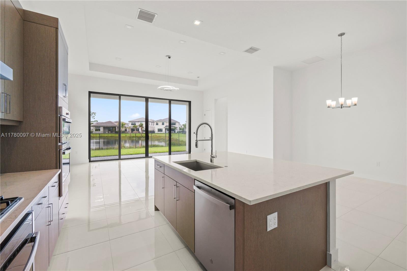 AVENIR POD - Residential Lease