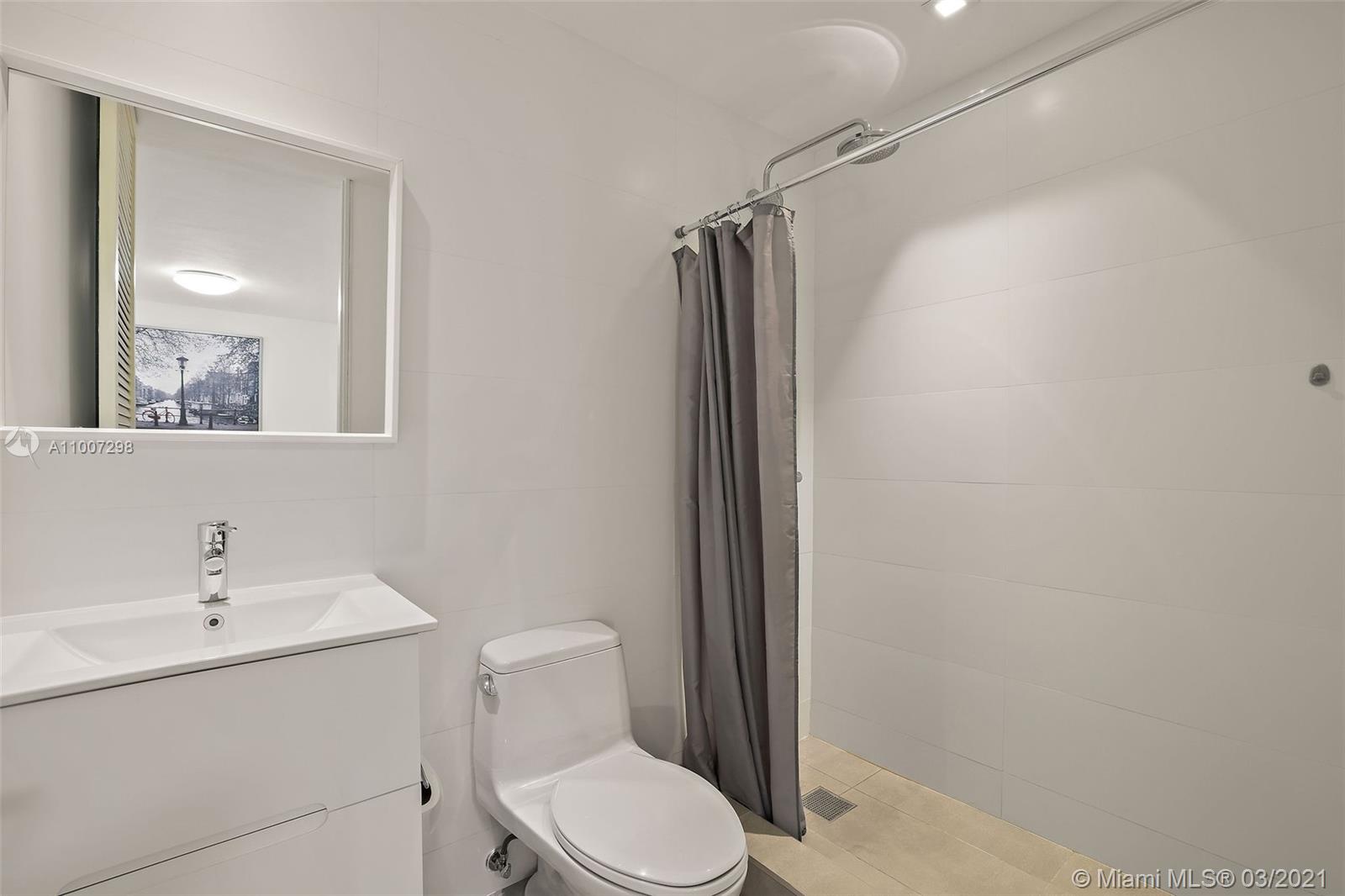 SNAPPER CREEK LAKES SUB - Residential