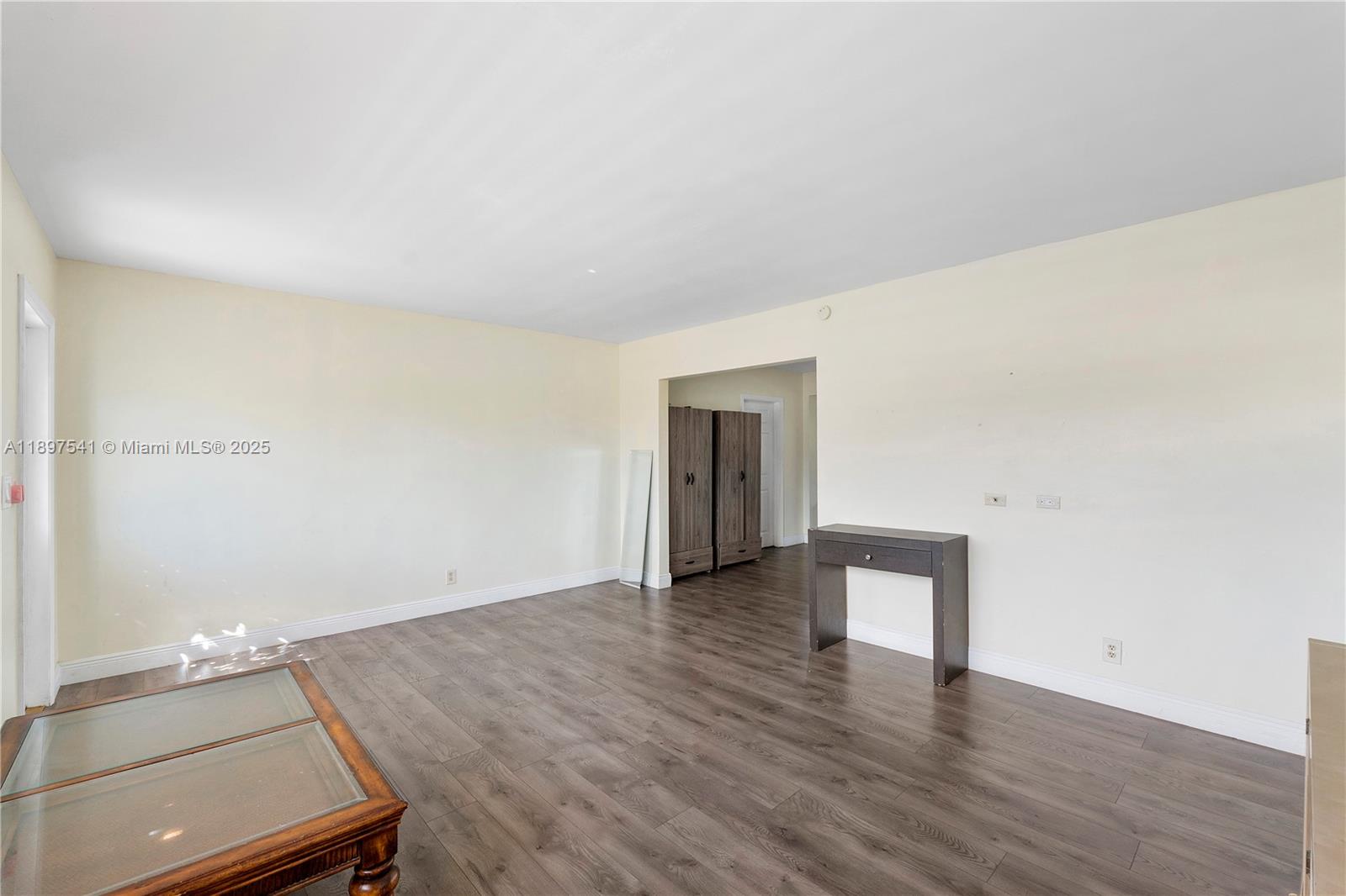 HOLLYWOOD LITTLE RANCHES - Residential Lease