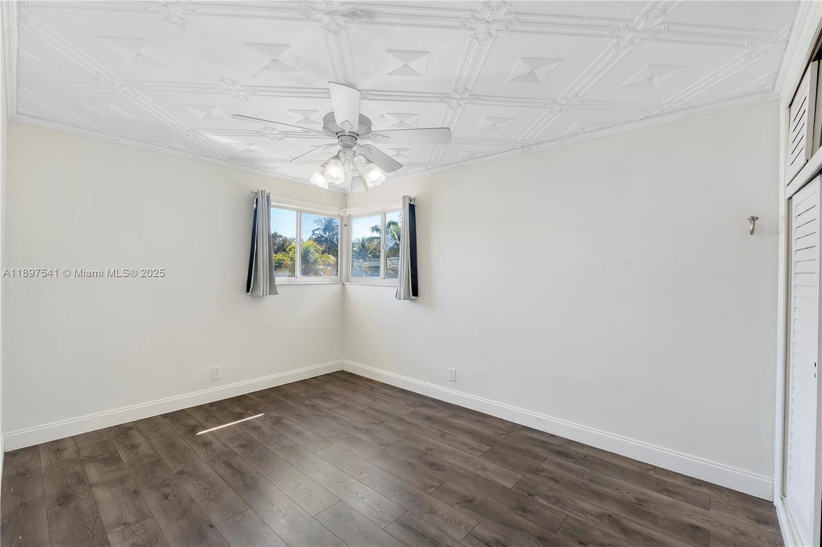 HOLLYWOOD LITTLE RANCHES - Residential Lease