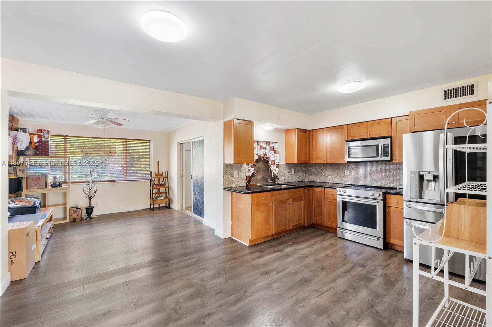 HOLLYWOOD LITTLE RANCHES - Residential Lease