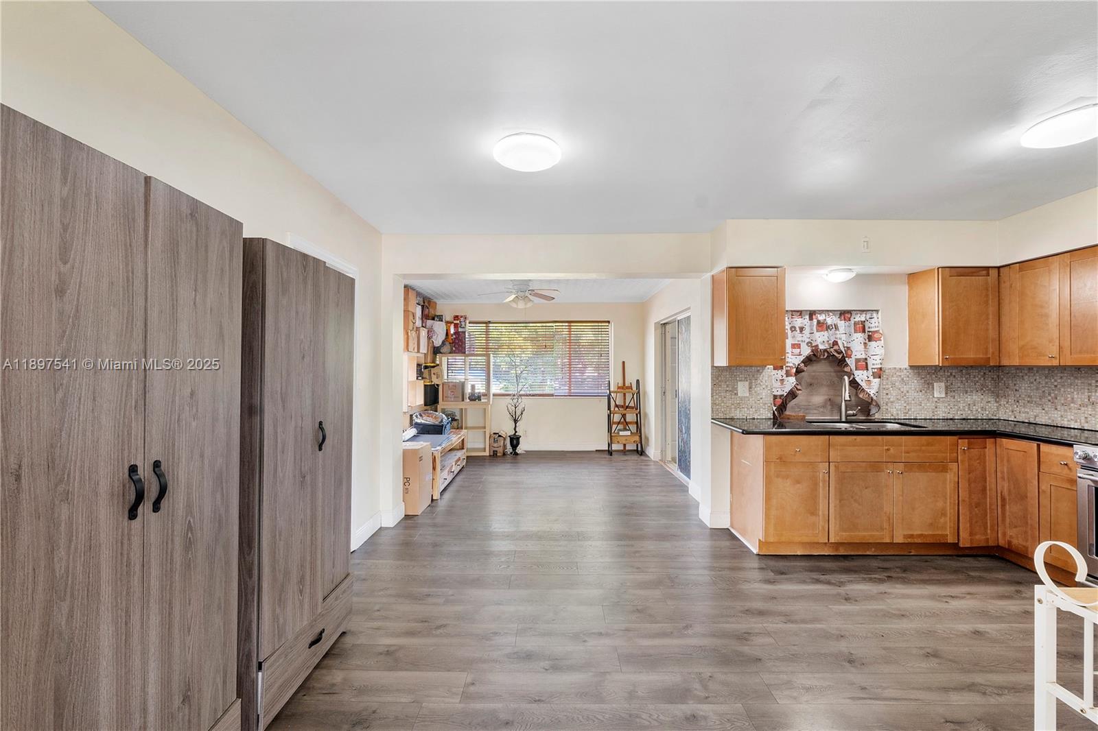 HOLLYWOOD LITTLE RANCHES - Residential Lease