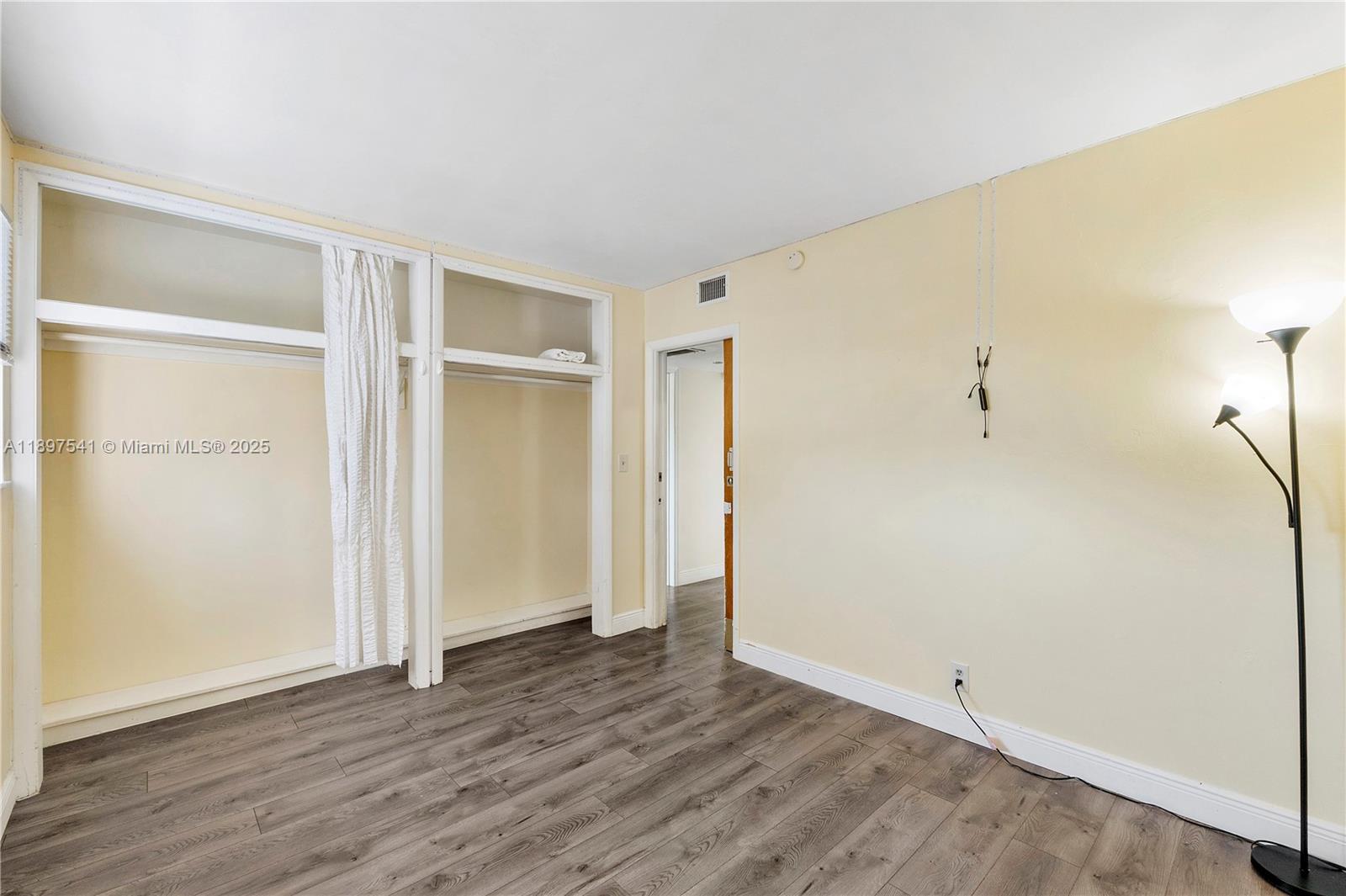 HOLLYWOOD LITTLE RANCHES - Residential Lease