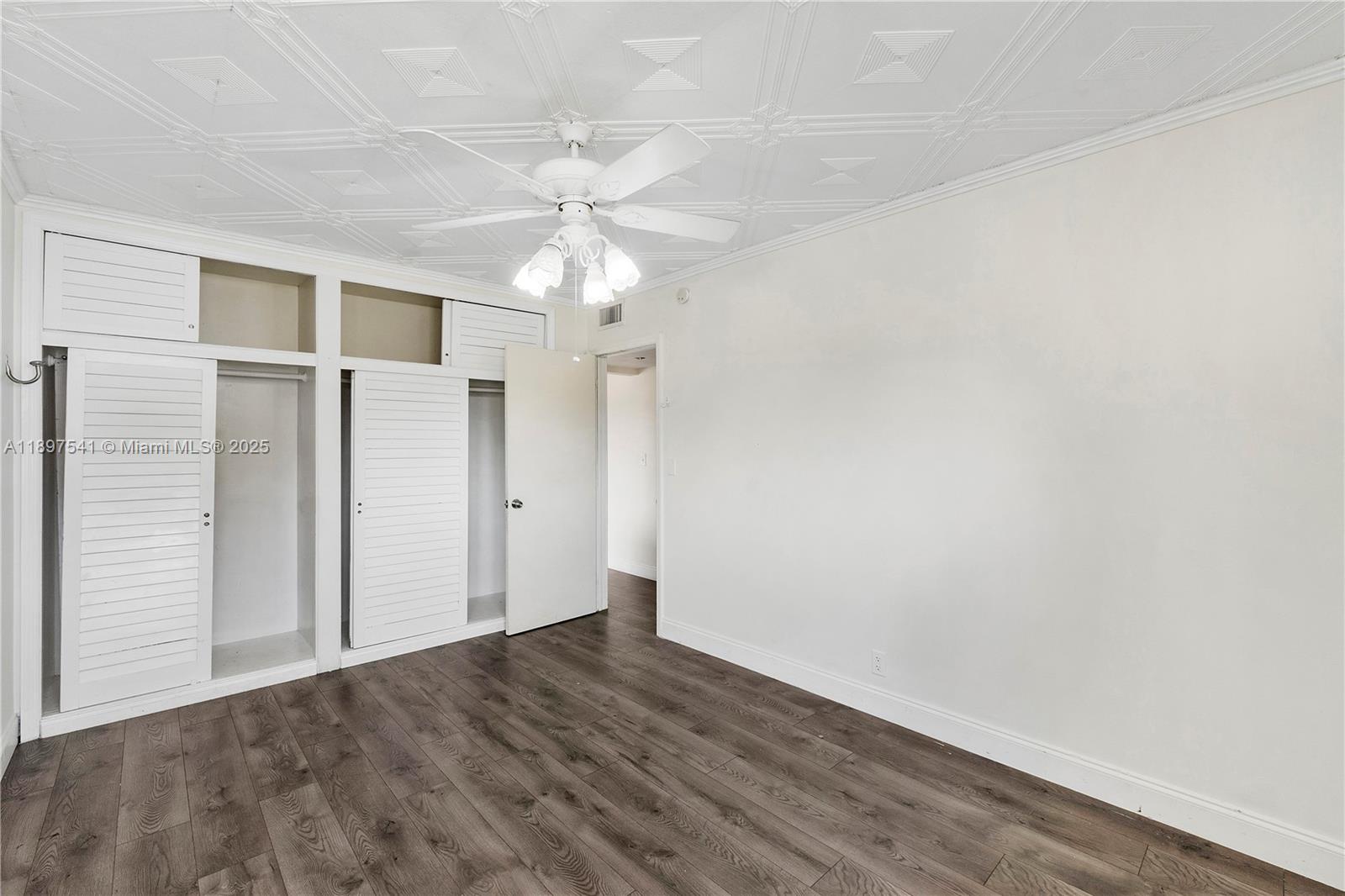 HOLLYWOOD LITTLE RANCHES - Residential Lease