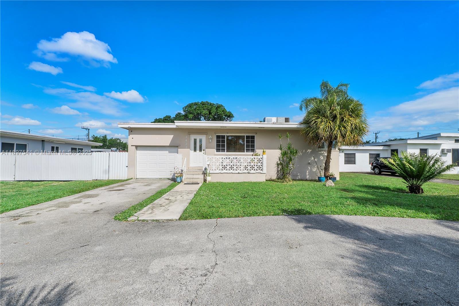 HOLLYWOOD LITTLE RANCHES - Residential Lease