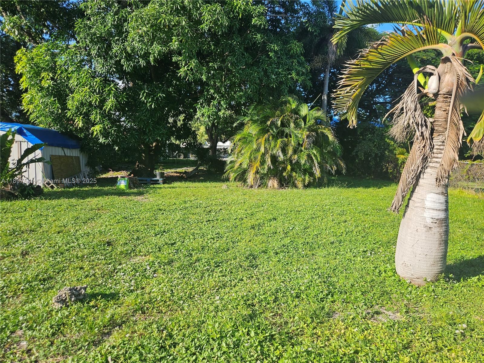 HOLLYWOOD LITTLE RANCHES - Residential Lease