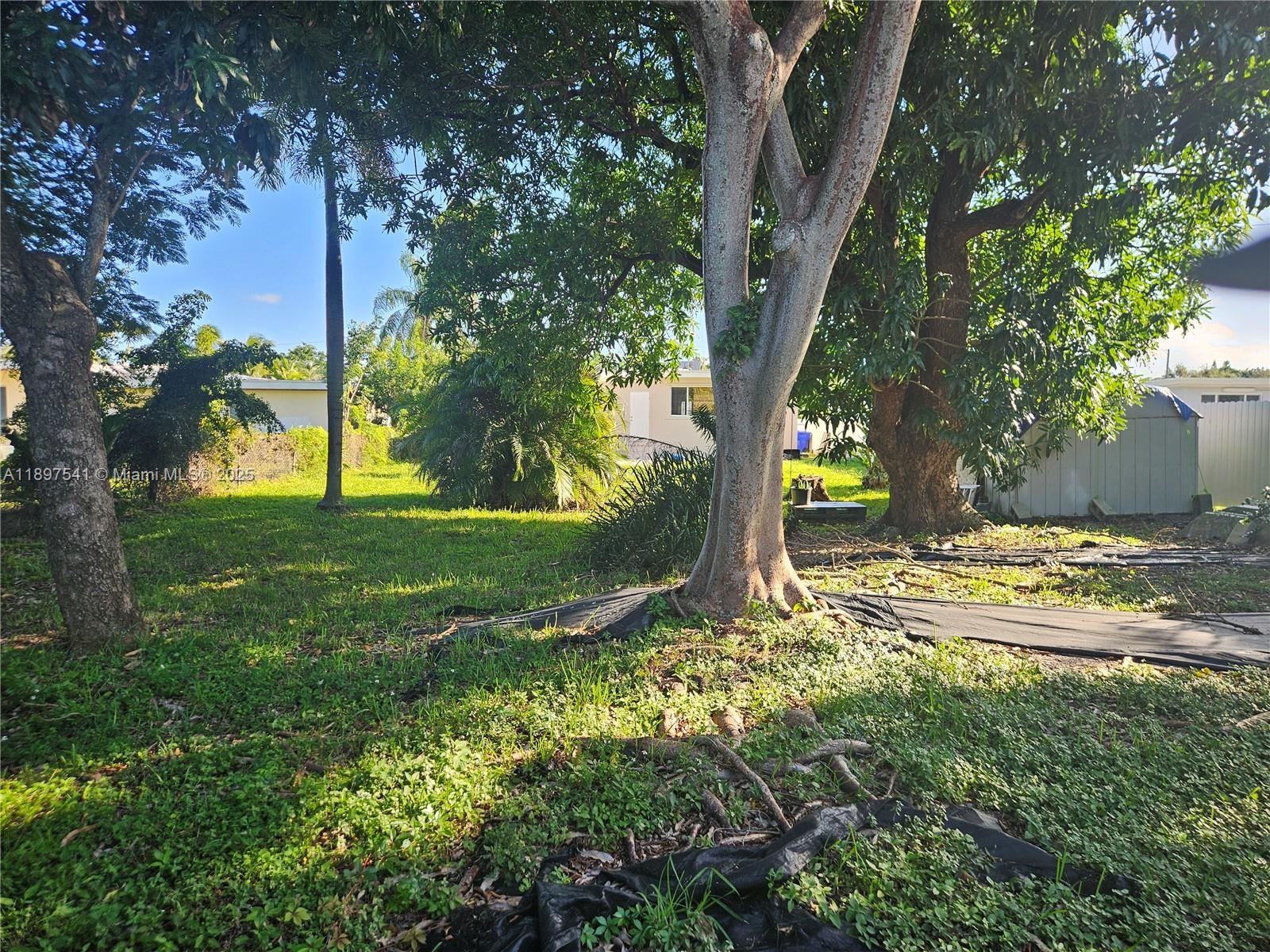 HOLLYWOOD LITTLE RANCHES - Residential Lease