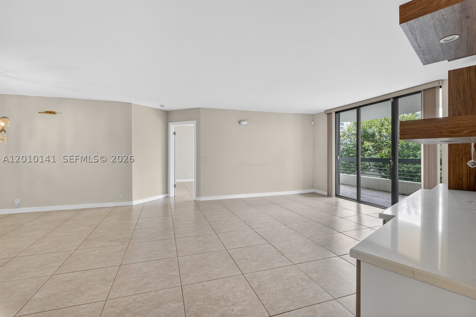 3500 Mystic Pointe Dr 302, Aventura FL 33180