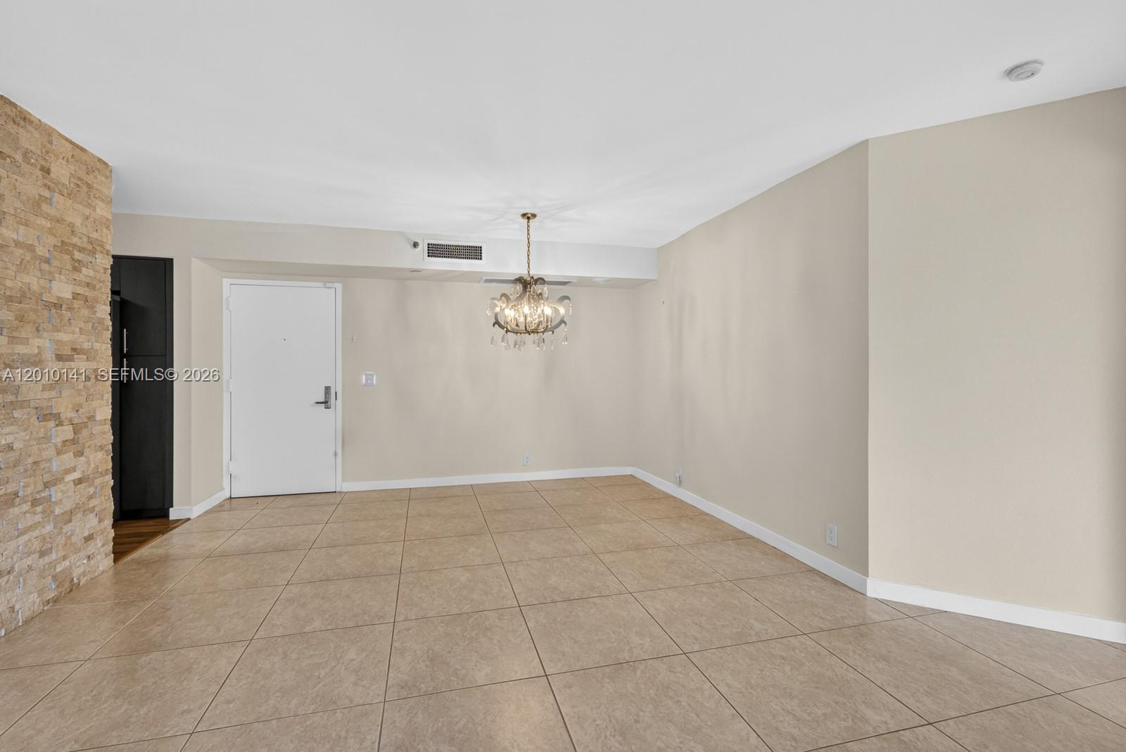 3500 Mystic Pointe Dr 302