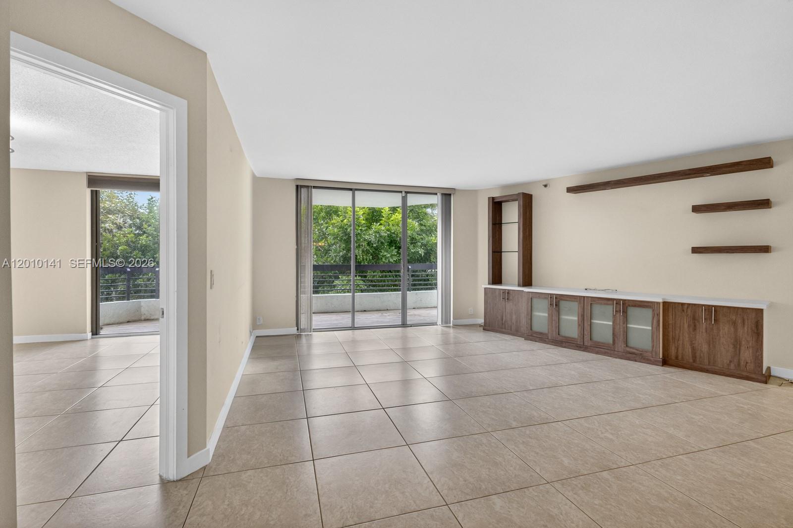 3500 Mystic Pointe Dr 302