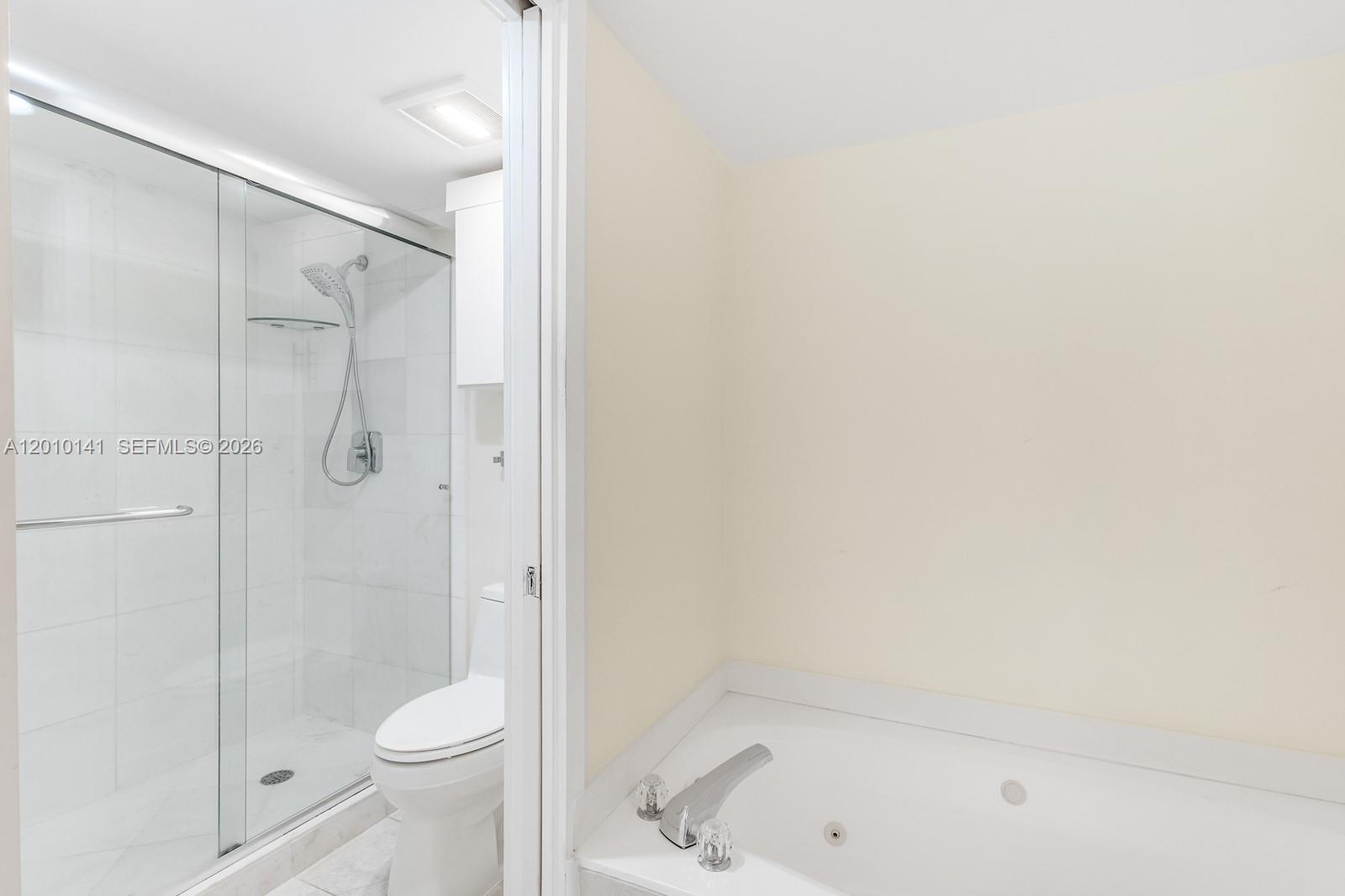 MYSTIC POINTE TOWER 400 C - Residential