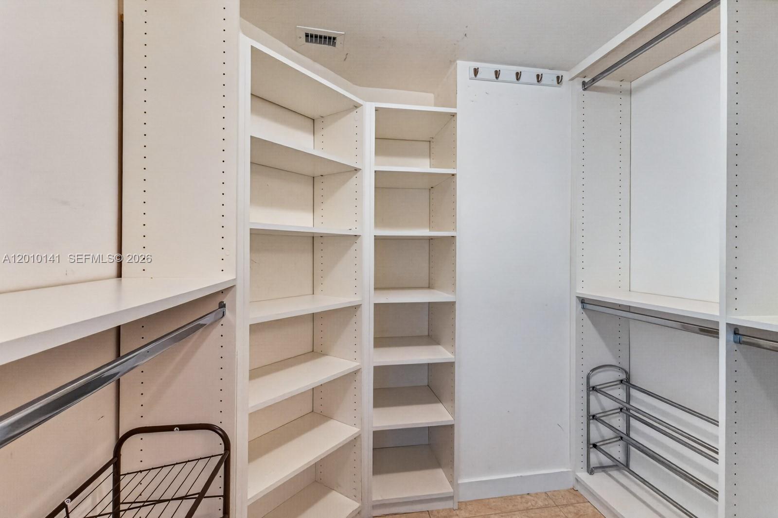 MYSTIC POINTE TOWER 400 C - Residential