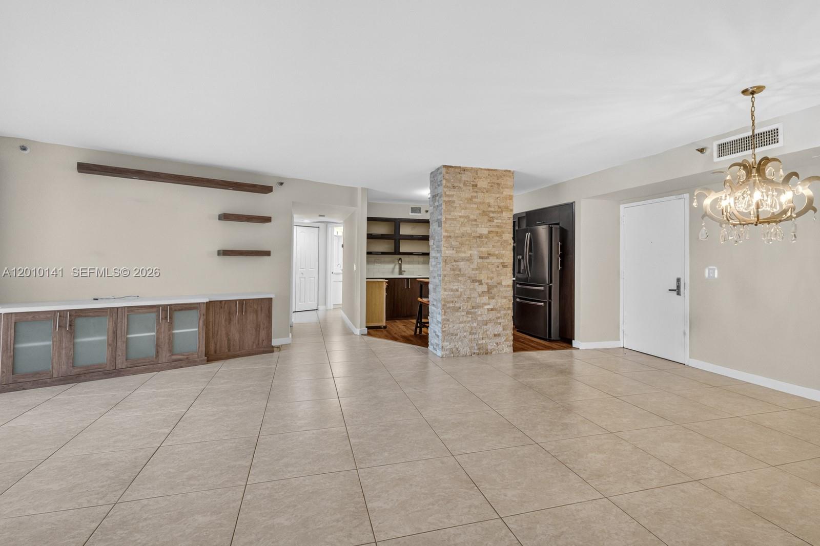 MYSTIC POINTE TOWER 400 C - Residential