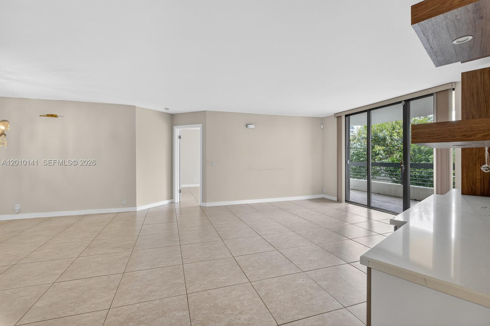 3500 Mystic Pointe Dr 302