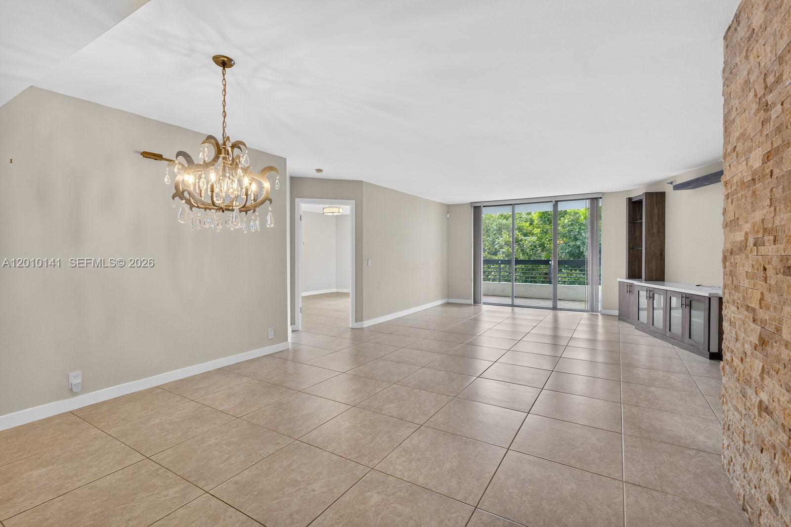 3500 Mystic Pointe Dr 302