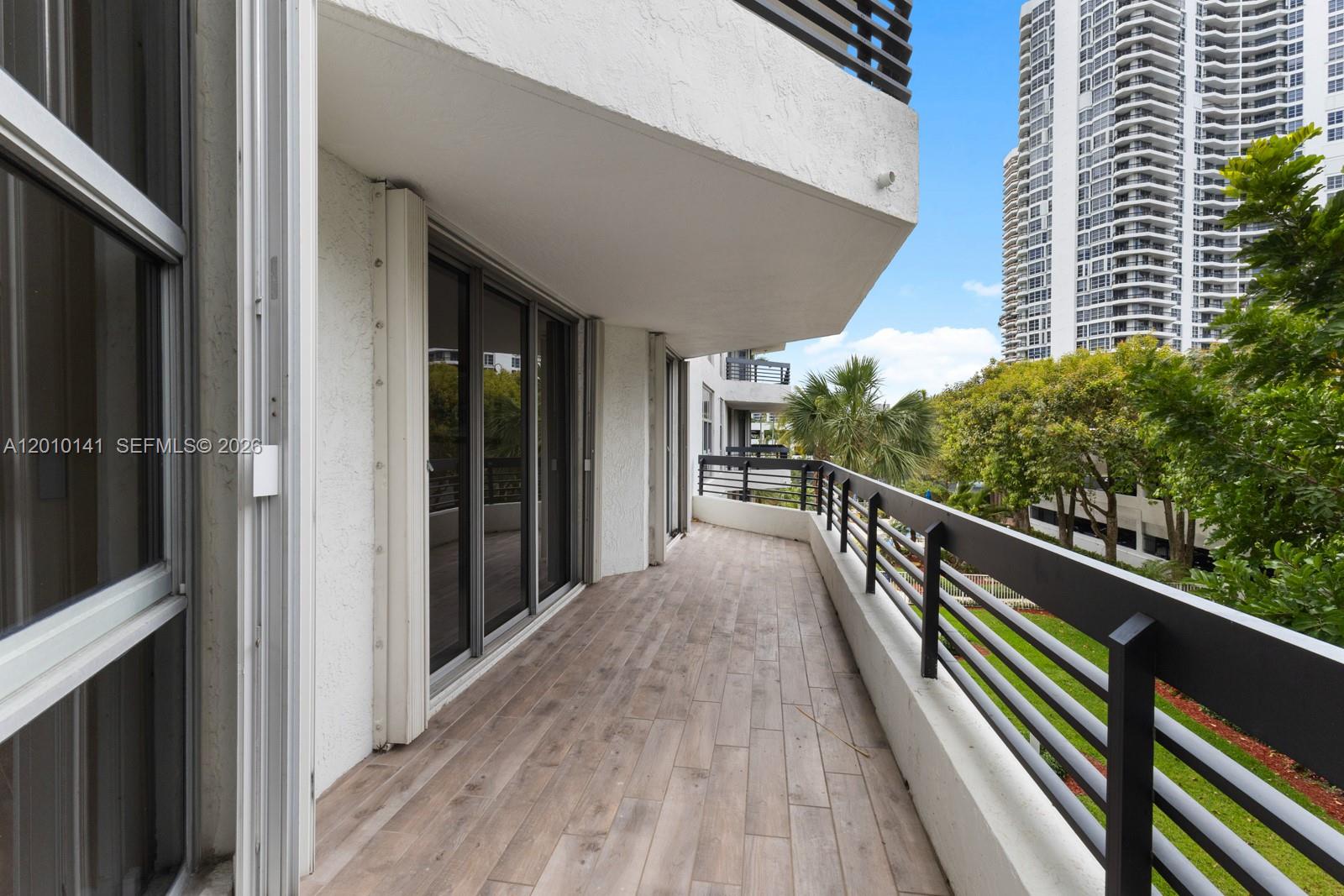 MYSTIC POINTE TOWER 400 C - Residential