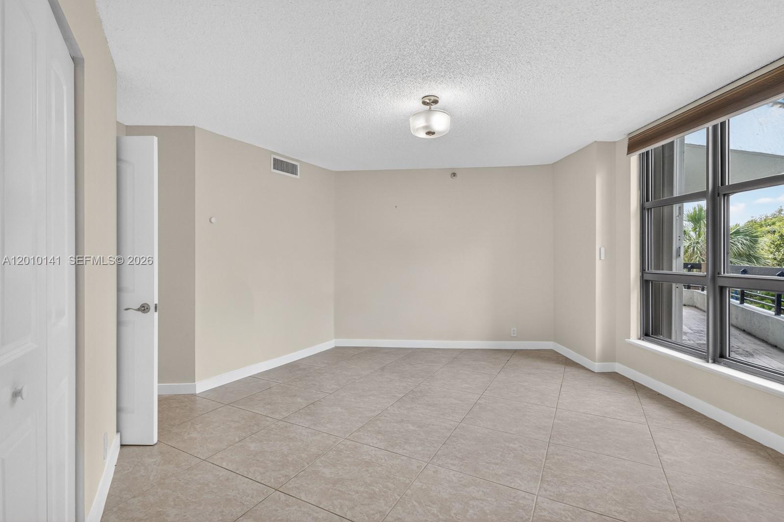 MYSTIC POINTE TOWER 400 C - Residential