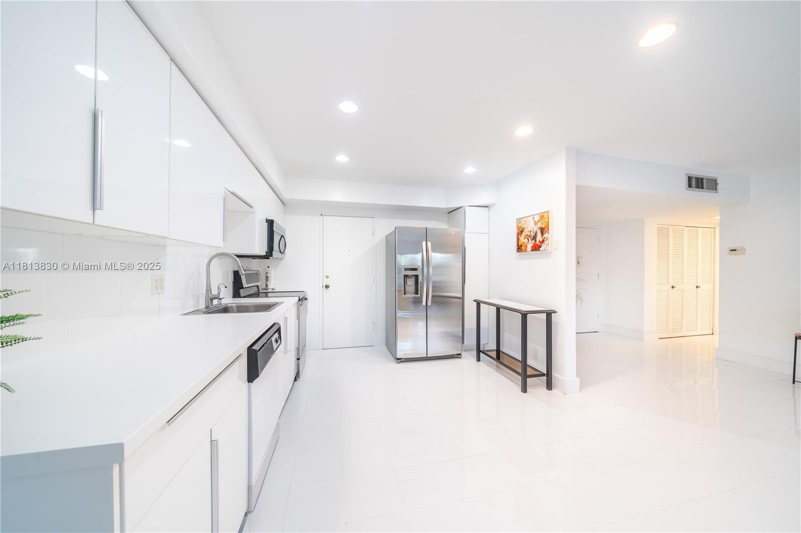 400 Diplomat Pkwy 204