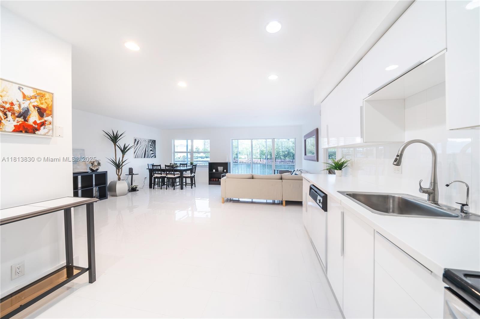 400 Diplomat Pkwy 204