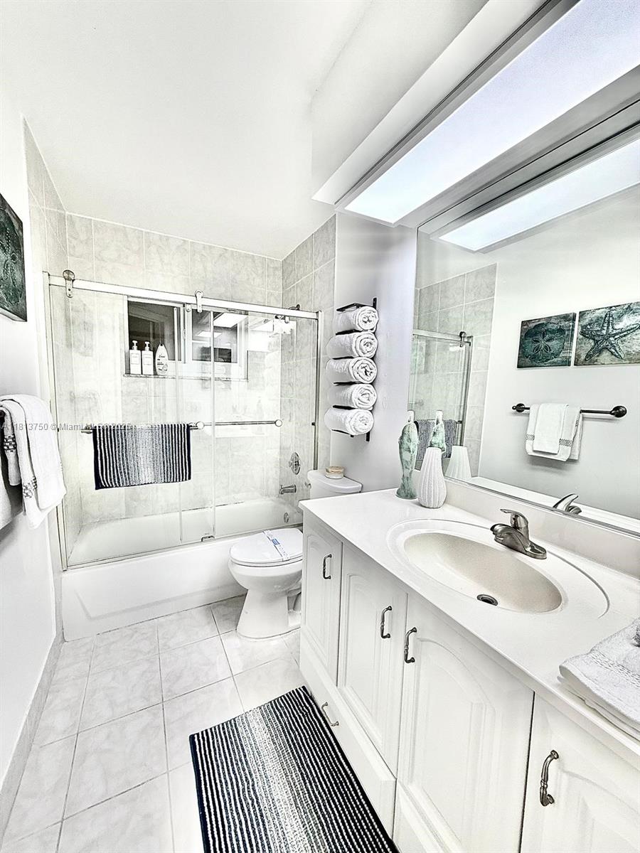 LAUDERDALE PARK 6-33 1/2 - Residential