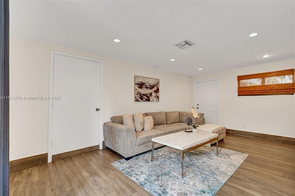 LAUDERDALE PARK 6-33 1/2 - Residential