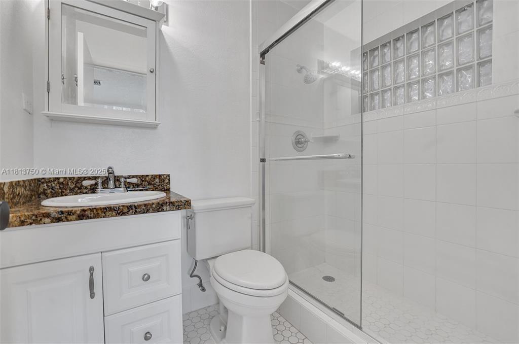 LAUDERDALE PARK 6-33 1/2 - Residential