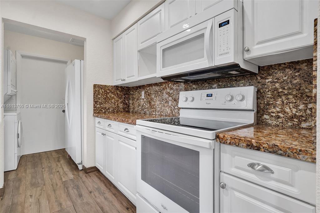 LAUDERDALE PARK 6-33 1/2 - Residential