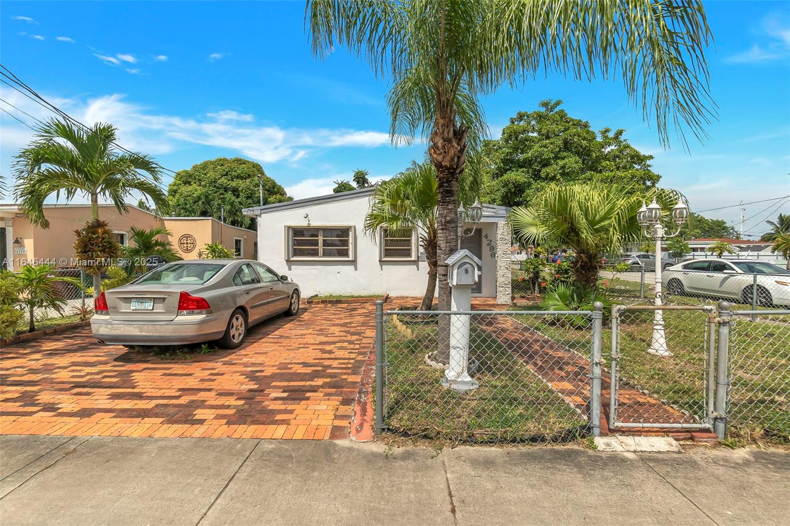 INGLESIDE PARK - Residential