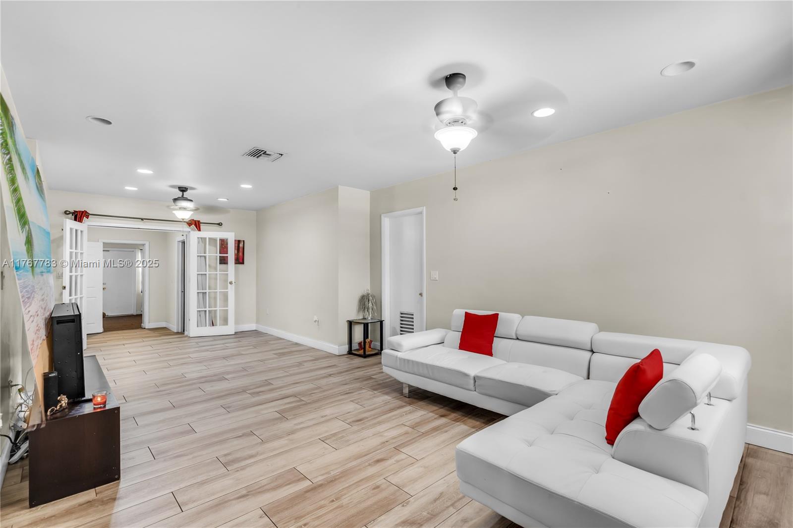 LINWOOD GARDENS - Residential
