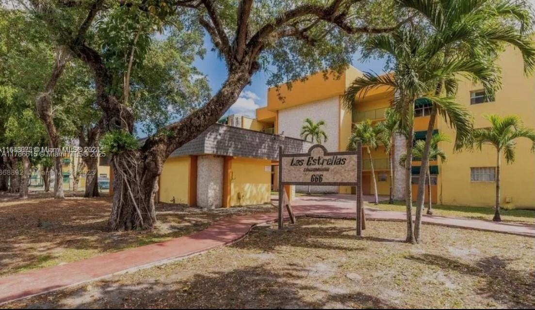 LAS ESTRELLAS CONDO - Residential