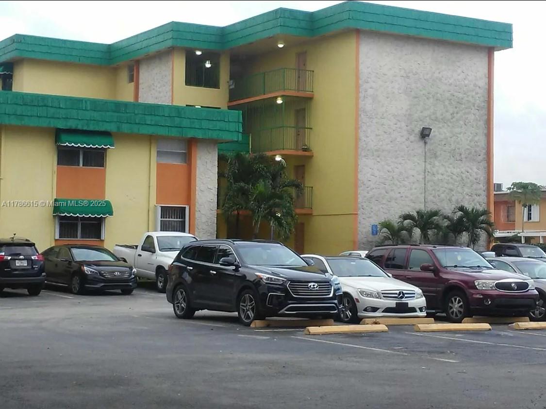 LAS ESTRELLAS CONDO - Residential