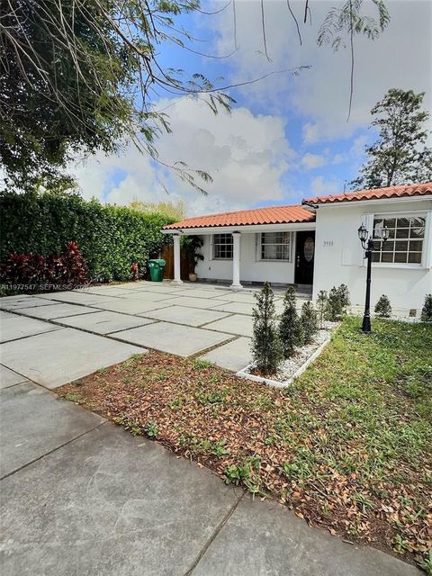 Tiny photo for 3911 SW 61st Ave, Miami, FL 33155 (MLS # A11977547)
