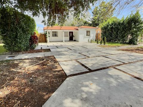 Tiny photo for 3911 SW 61st Ave, Miami, FL 33155 (MLS # A11977547)