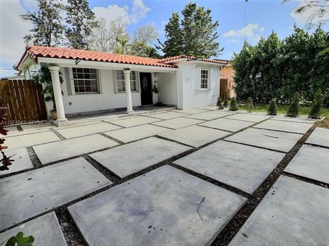 Tiny photo for 3911 SW 61st Ave, Miami, FL 33155 (MLS # A11977547)