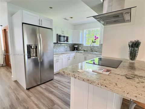 Tiny photo for 3911 SW 61st Ave, Miami, FL 33155 (MLS # A11977547)