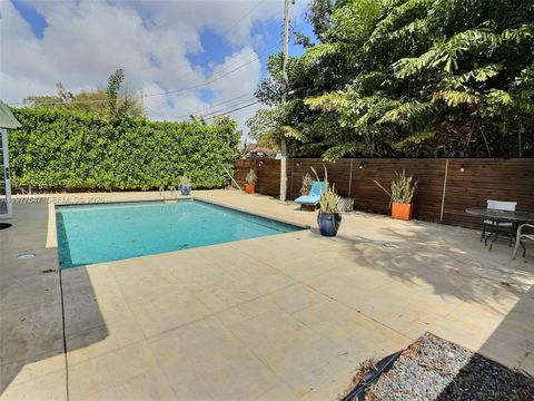 Tiny photo for 3911 SW 61st Ave, Miami, FL 33155 (MLS # A11977547)