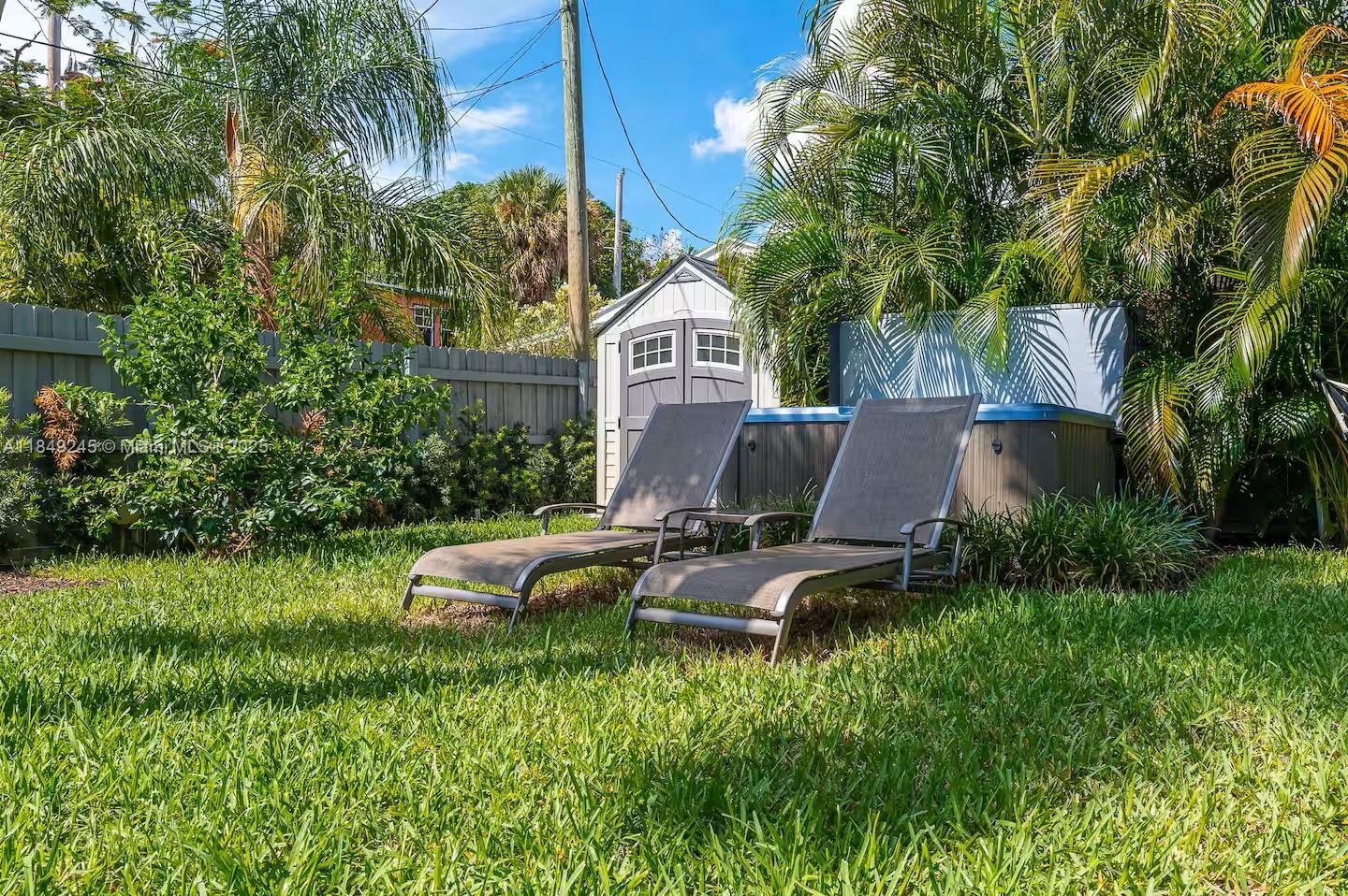 Enjoy quiet comfort in this charming home featuring a private fenced backyard, perfect for relaxing or entertaining. Just 15 minutes from premiere luxurious shopping experience , and legendary dining in places to see and be seen. You’re also 5-10 minutes to beautiful beaches and national parks. For nature lovers this location it's a short stroll distance to Manatees observation areas. For a cultural enthusiasts you have museums and great performance arts center also 10 minutes away and of course, you have a great place to enjoy a barbecue with your friends! A calm retreat with easy access to everything you love.