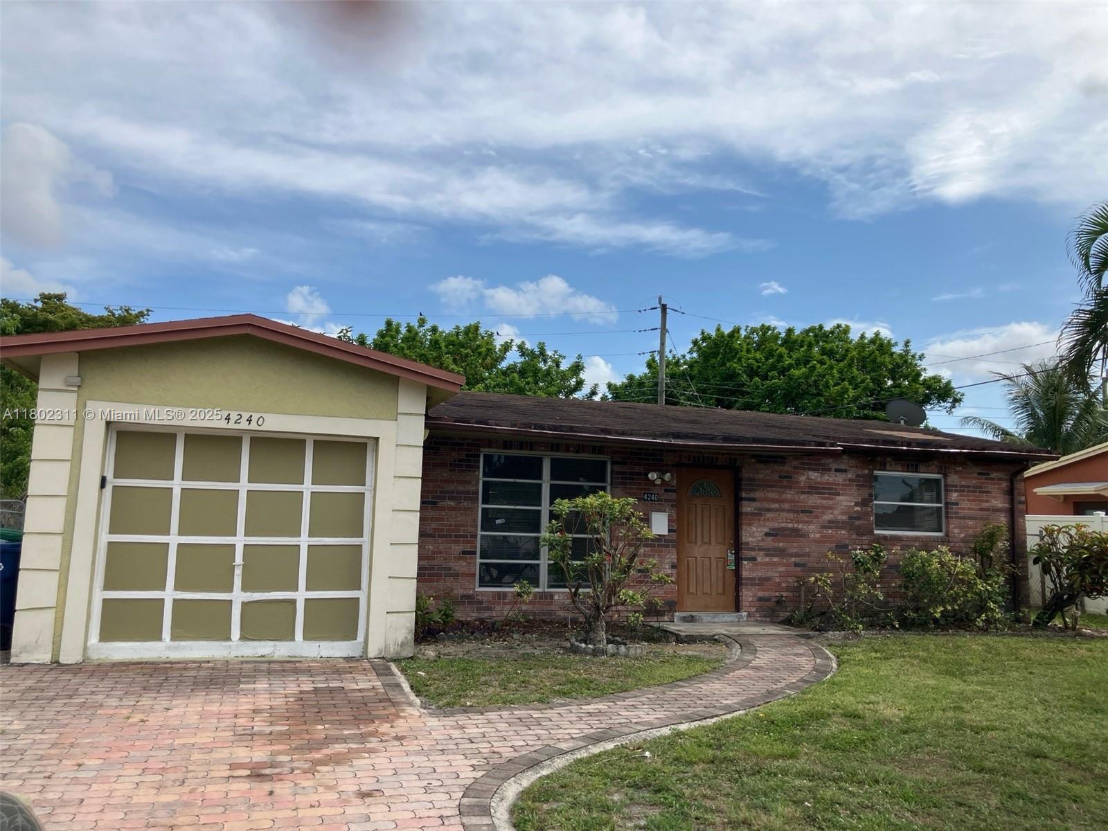 4240 Nw 22nd St, Lauderhill, Miami-Dade County, Florida - 3 Bedrooms  
1 Bathrooms - 