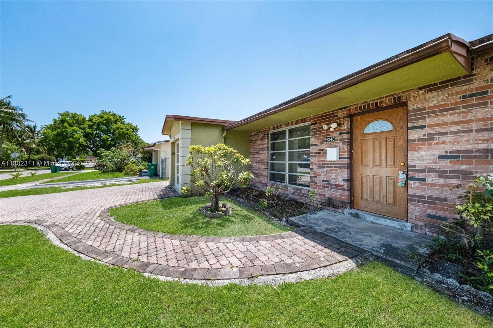 4240 Nw 22nd St, Lauderhill, Miami-Dade County, Florida - 3 Bedrooms  
1 Bathrooms - 