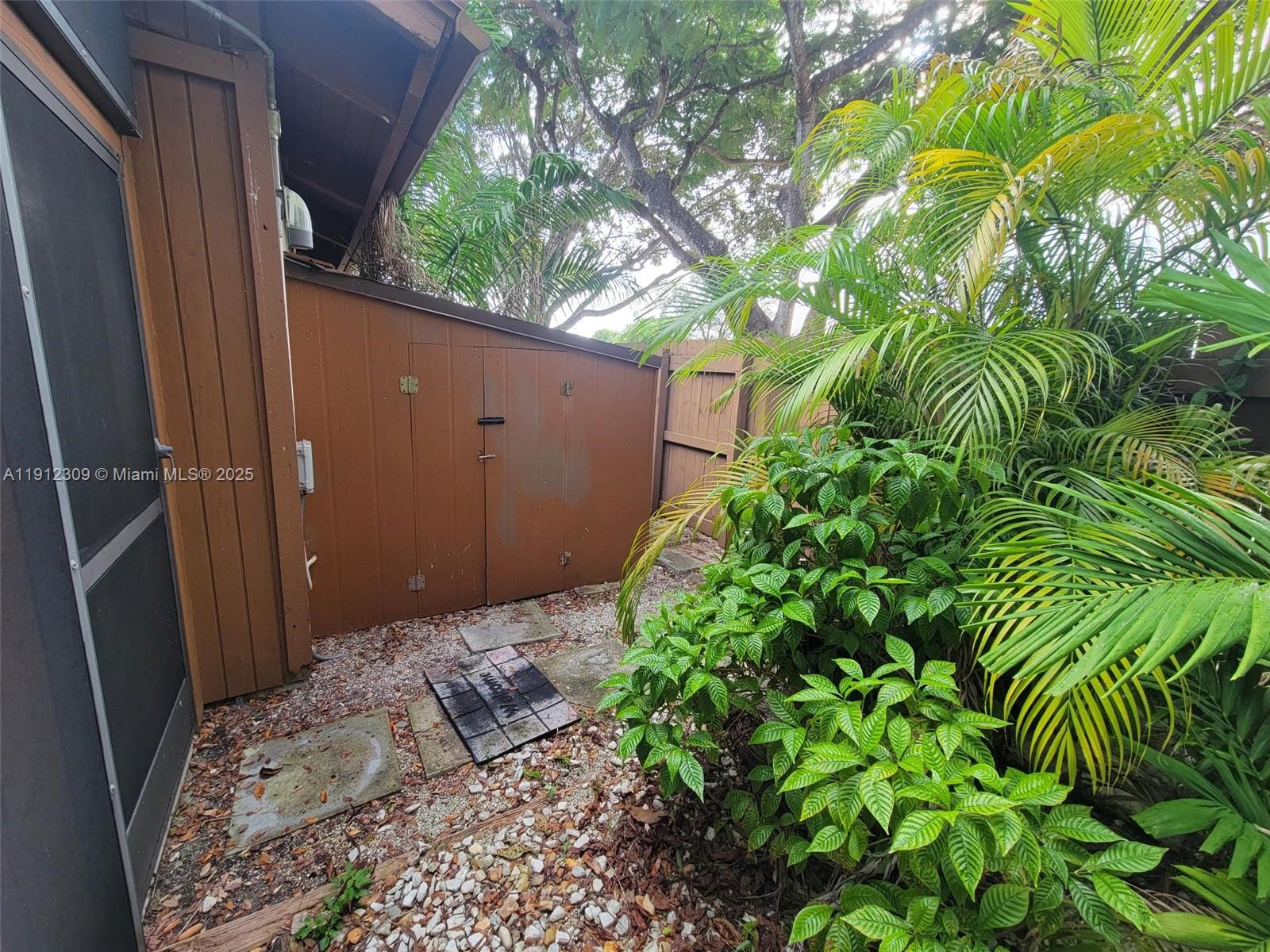 KILLIAN PINES TOWNHOUSES - Residential