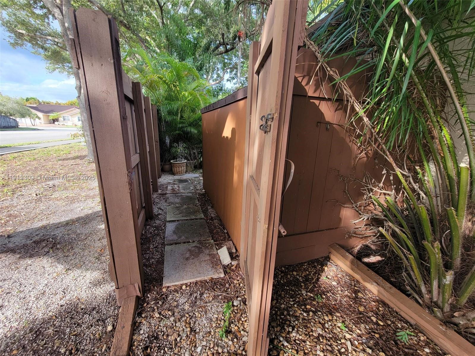 KILLIAN PINES TOWNHOUSES - Residential